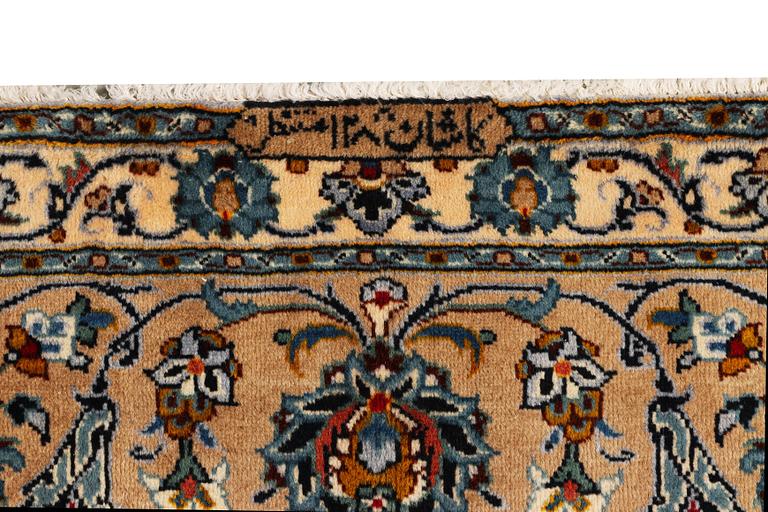 A Kashan carpet, c. 380 x 276 cm.