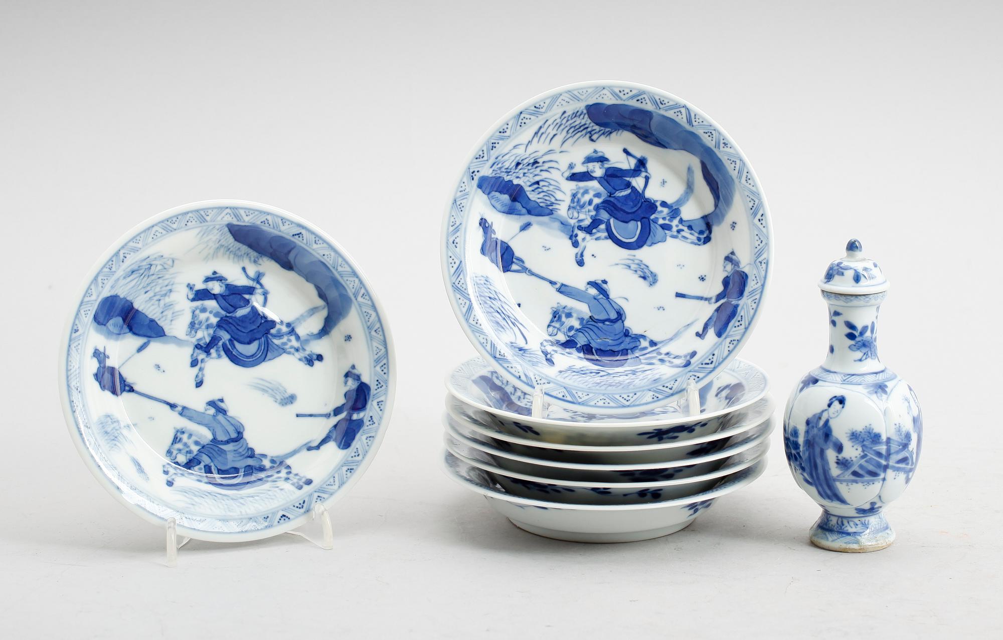 FAT, 7 st samt miniatyrvas med lock, porslin, Kina, 1800-talets slut.
