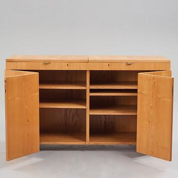 Bruno Mathsson, an elm veneered Swedish Modern sideboard executed by Karl Mathsson, Värnamo, Sweden 1938.