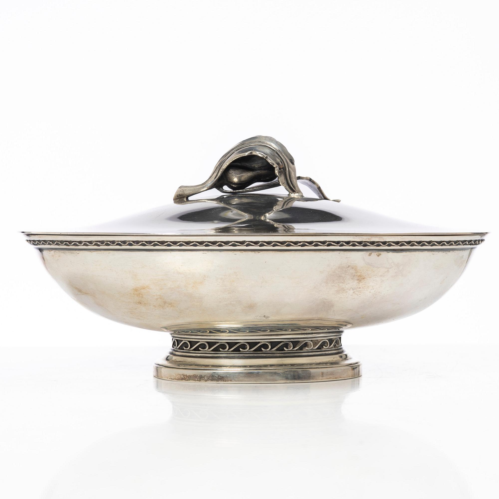 Eric Råström, lockskål, silver, Stockholm 1917, samt sked, J E Skreij, Falun 1927.