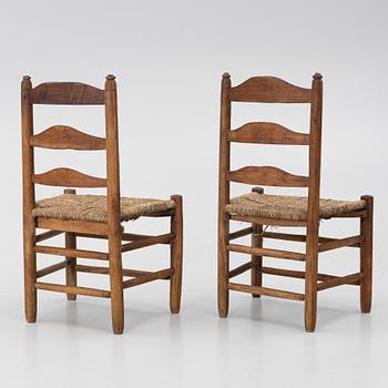 Stolar för barn, ett par, av stegstolsmodell, cirka år 1800.