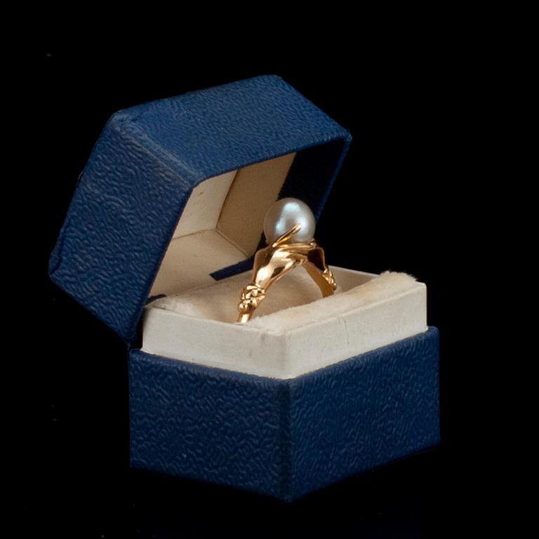 RING, 14K guld, pärla. Medlet av 1900-talet. Vikt 2,9 g.