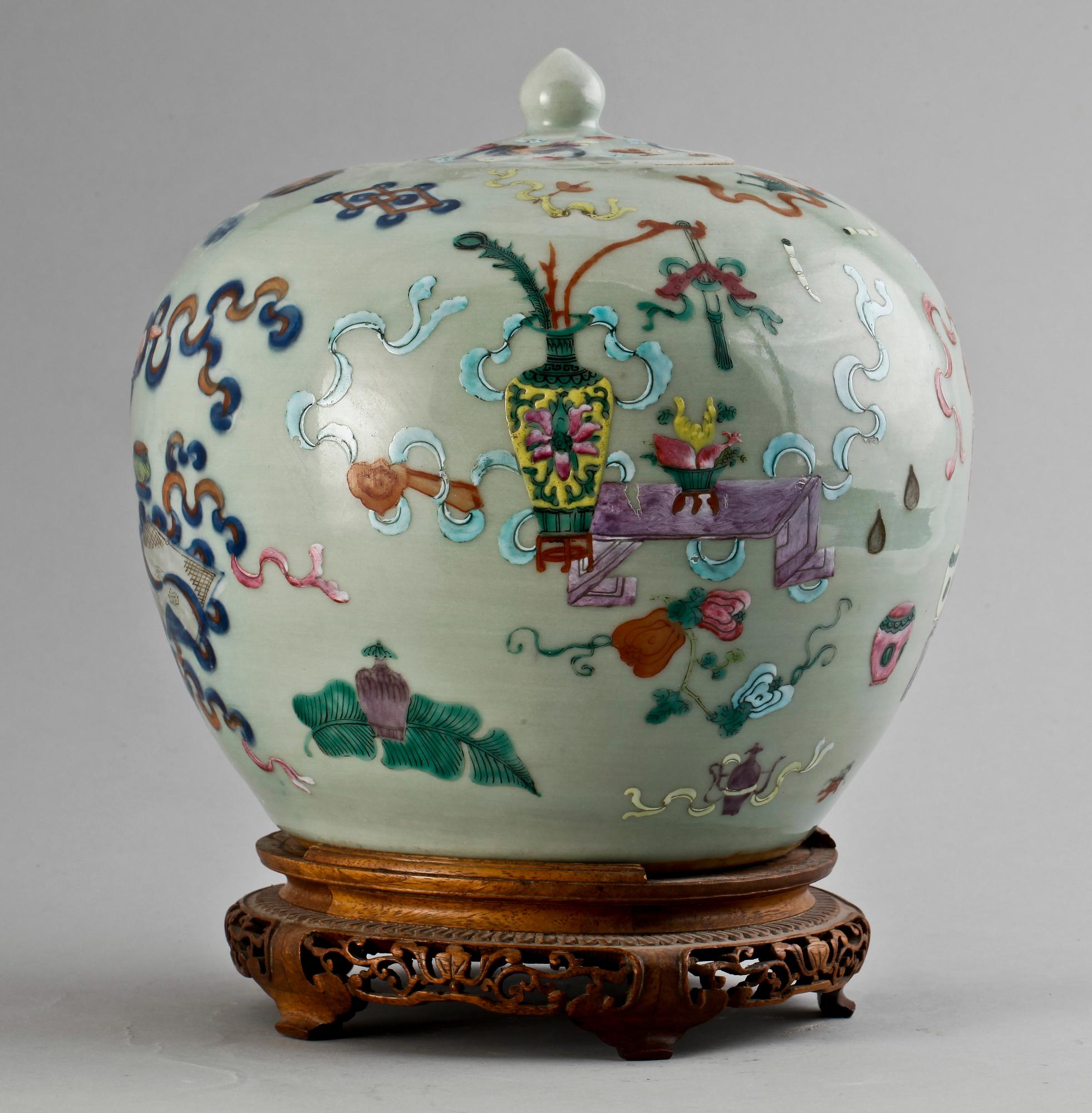 LOCKURNA, porslin, Kina 1800-tal.