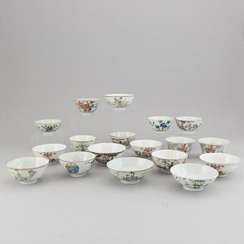 A set of 18 Chinese bowls, late Qingdynasty/early 20th Century.