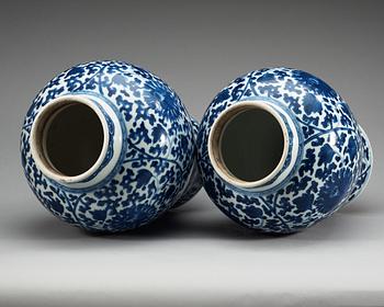 Two blue and white jars, Qing dynasty, Kangxi (1662-1722).