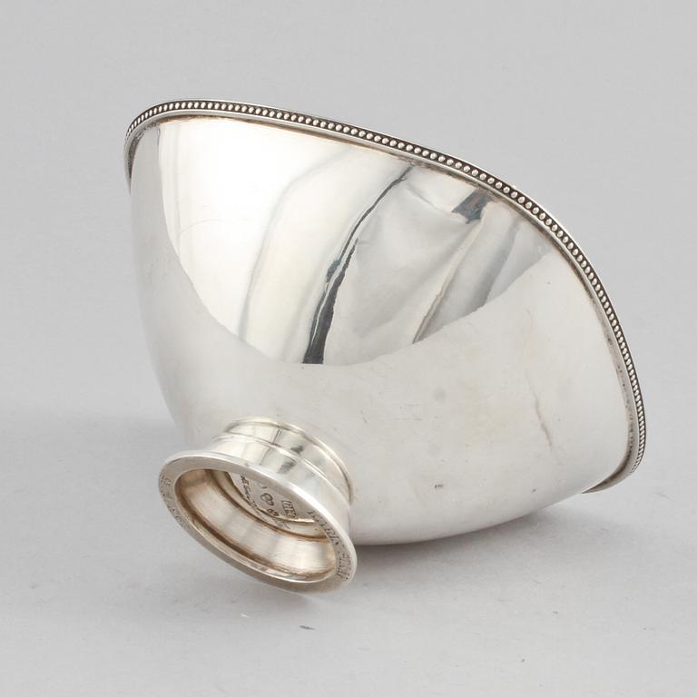 SKÅL, silver, Hélène Gärdfeldt för Hovjuvelerare Carlman AB, Stockholm, 1962. Vikt 185 g.