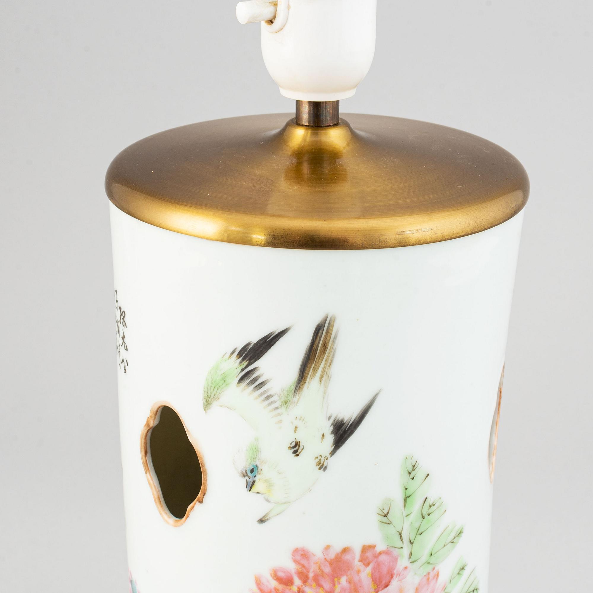 A famille rose hat stand, turned into table lamp, early 20th century.