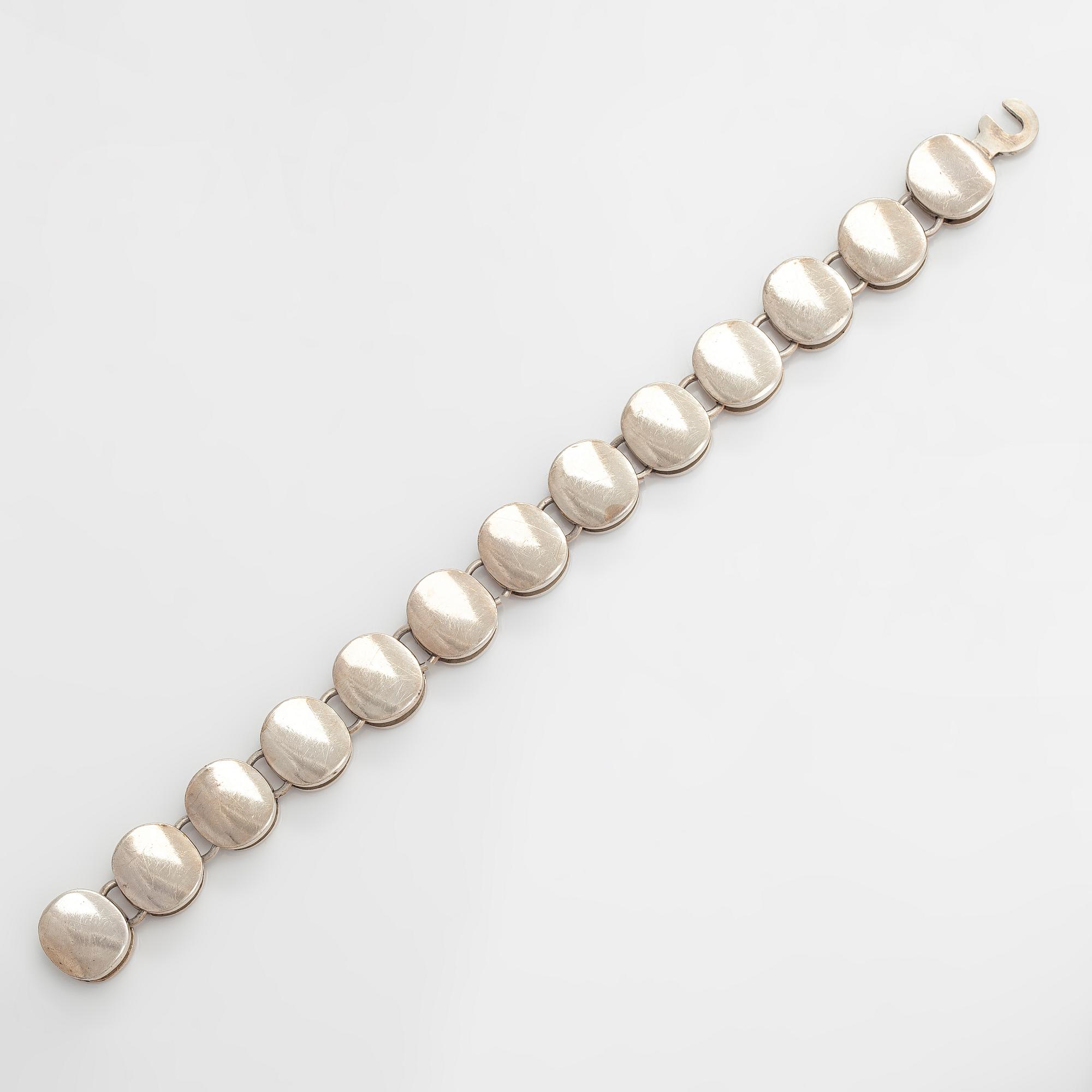 Nanna Ditzel, rannekoru, sterlinghopeaa, Georg Jensen, Tanska.