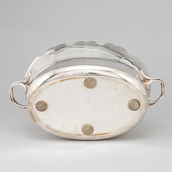 An 18th century argent haché glass rinser.