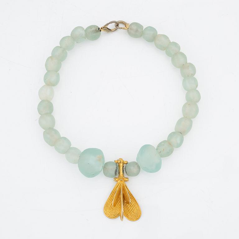 Halsband, inköpt på Firma Svenskt Tenn.