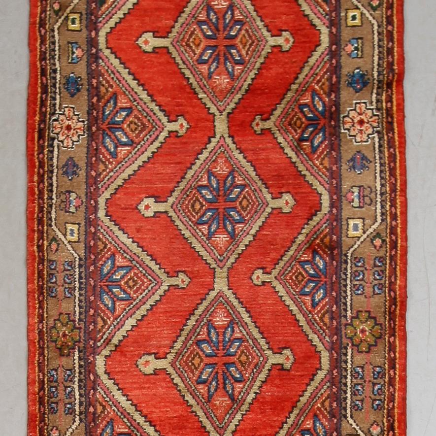 MATTA, Zageh, ca 305 x 85 cm.