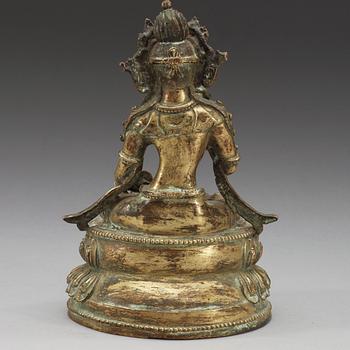 A seated gilt bronze Vajrasattva, late Qing dynasty (1644-1912).