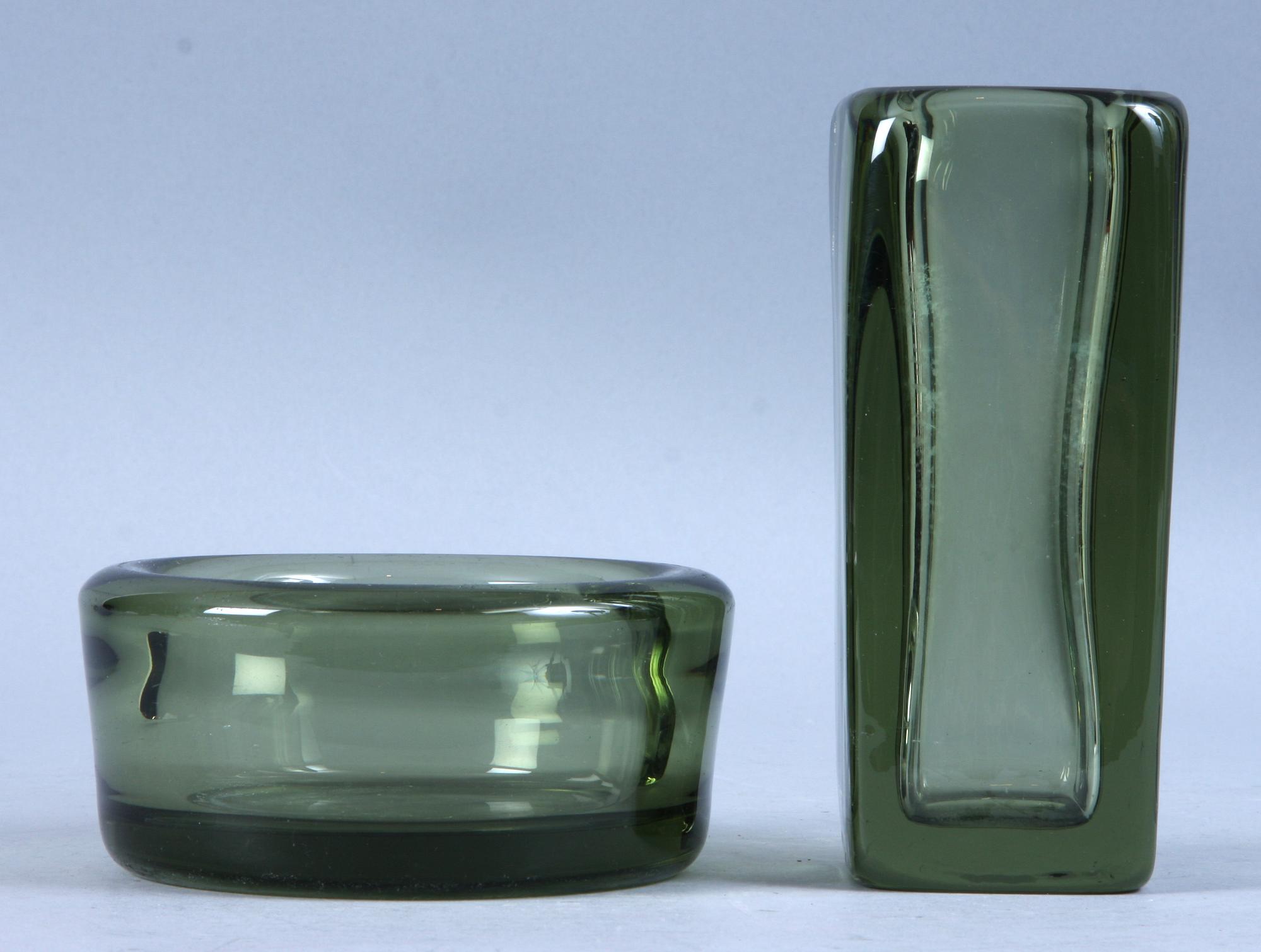 VAS samt SKÅL, glas, Vicke Lindstrand, Kosta.