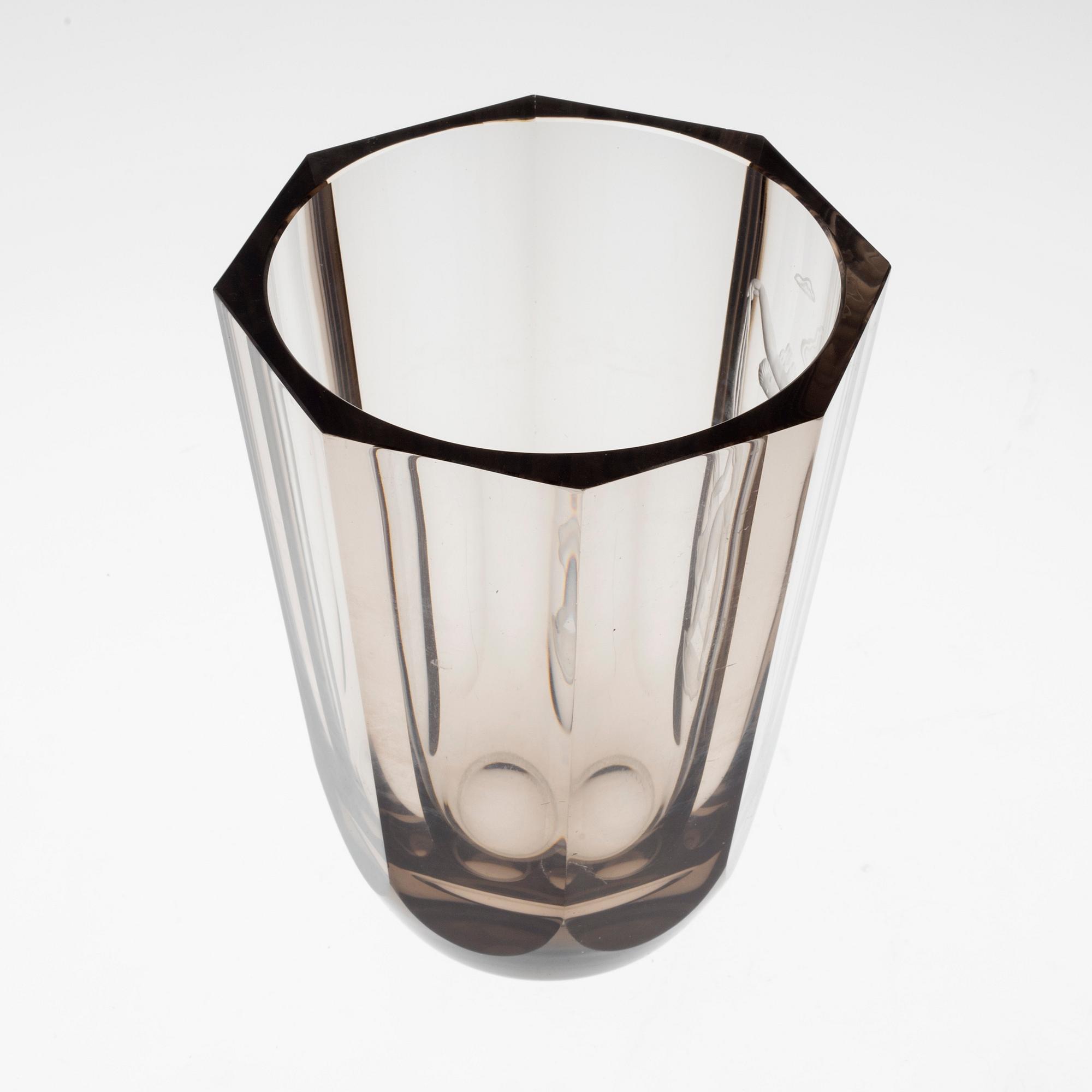 SIMON GATE, a glass vase from Orrefors.