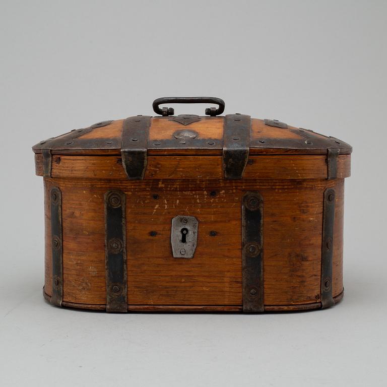 A BOX, late 18th / early 19th century.