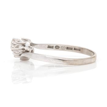 SYSKONRING med briljantslipade diamanter.