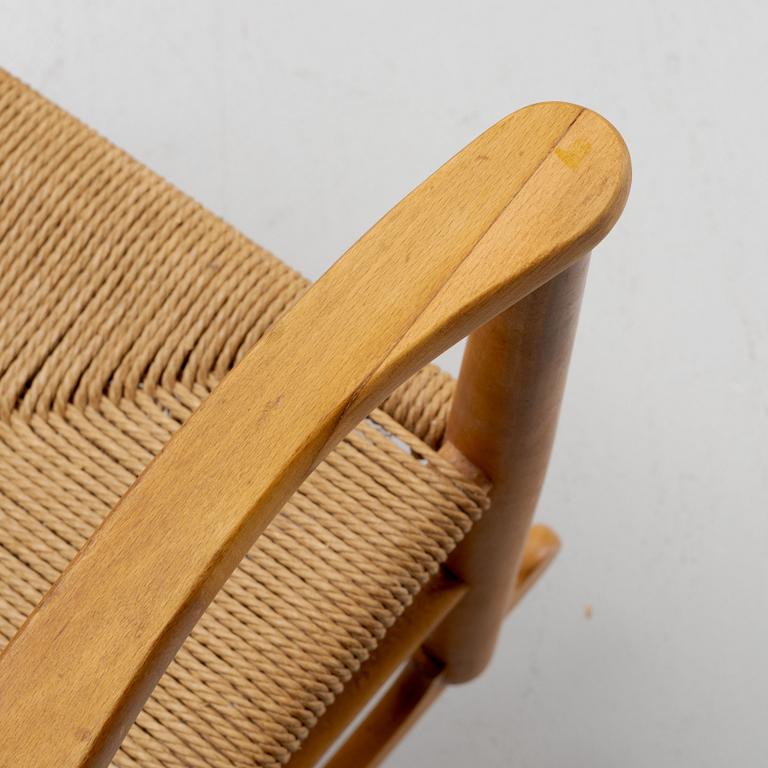 Hans J Wegner, gungstol, "J 16". FDB Möbler, 1900-talets andra hälft.