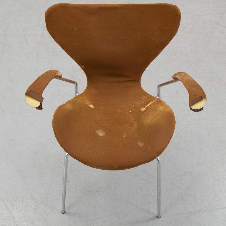 ARNE JACOBSEN, karmstolar, 4 st, "Sjuan" för Fritz Hansen, Danmark, 1971.