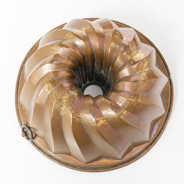 A Sweidhs copper cake mould, 18th / early 19th century.