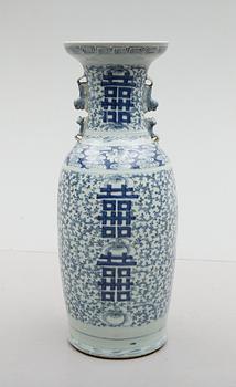 GOLVVAS, porslin, Kina, sekelskiftet 1900.