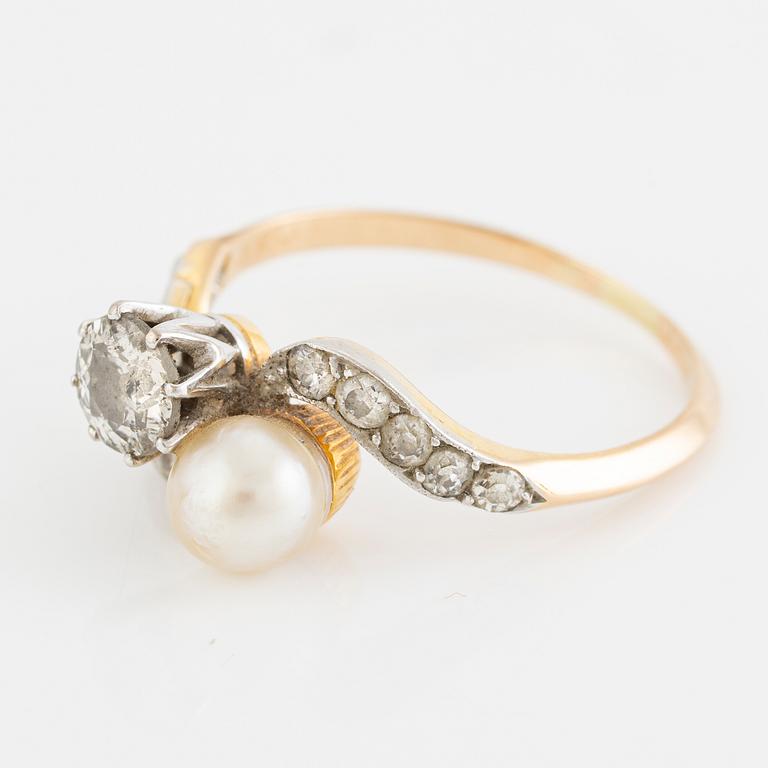 Ring, "toi et moi" ring, 18K gold set with old-cut diamonds and a pearl, circa 1900.