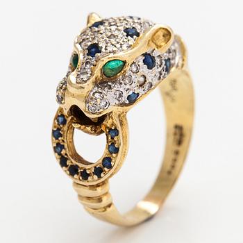 Ring, 18K guld, safirer, smaragder och diamanter ca 0.21 ct tot.