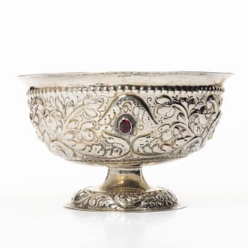 A Dutch silver bowl, unidentified maker LH, Rotterdam 1740s.