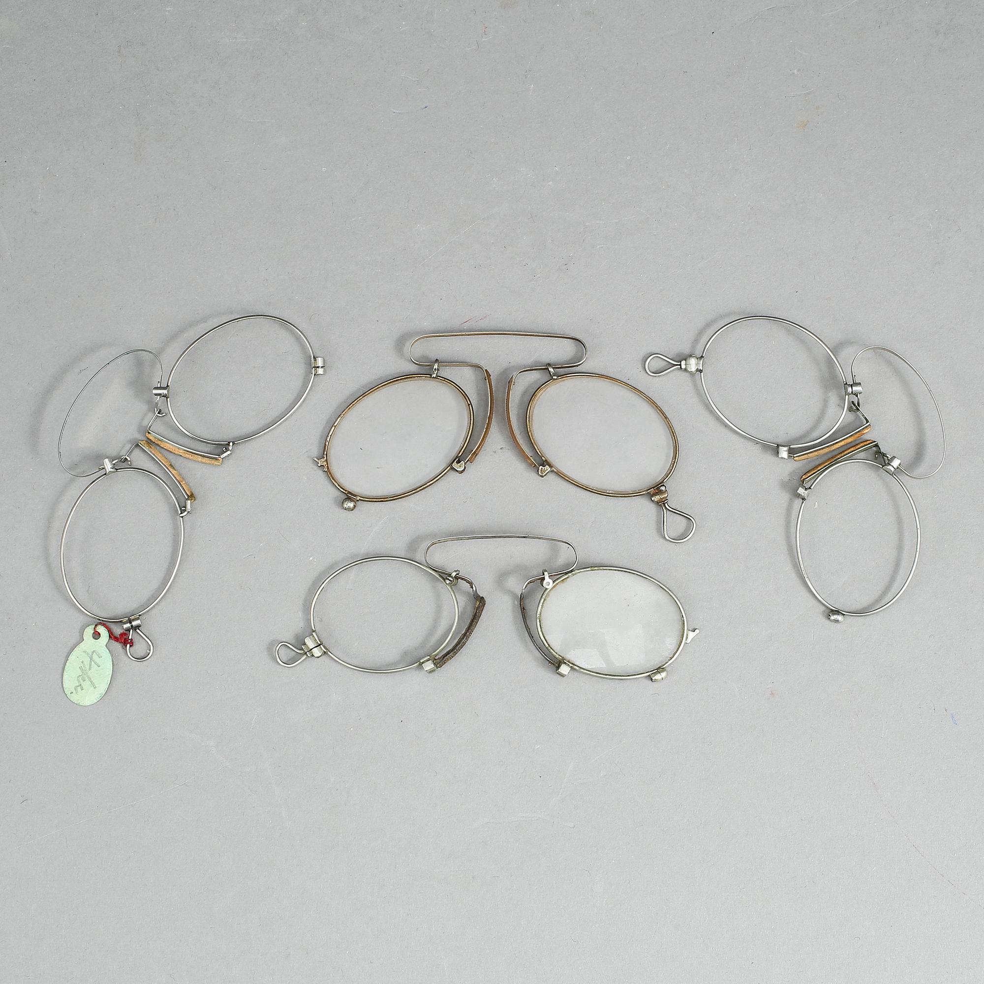 GLASÖGON, 4 st, metall, omkring 1900.