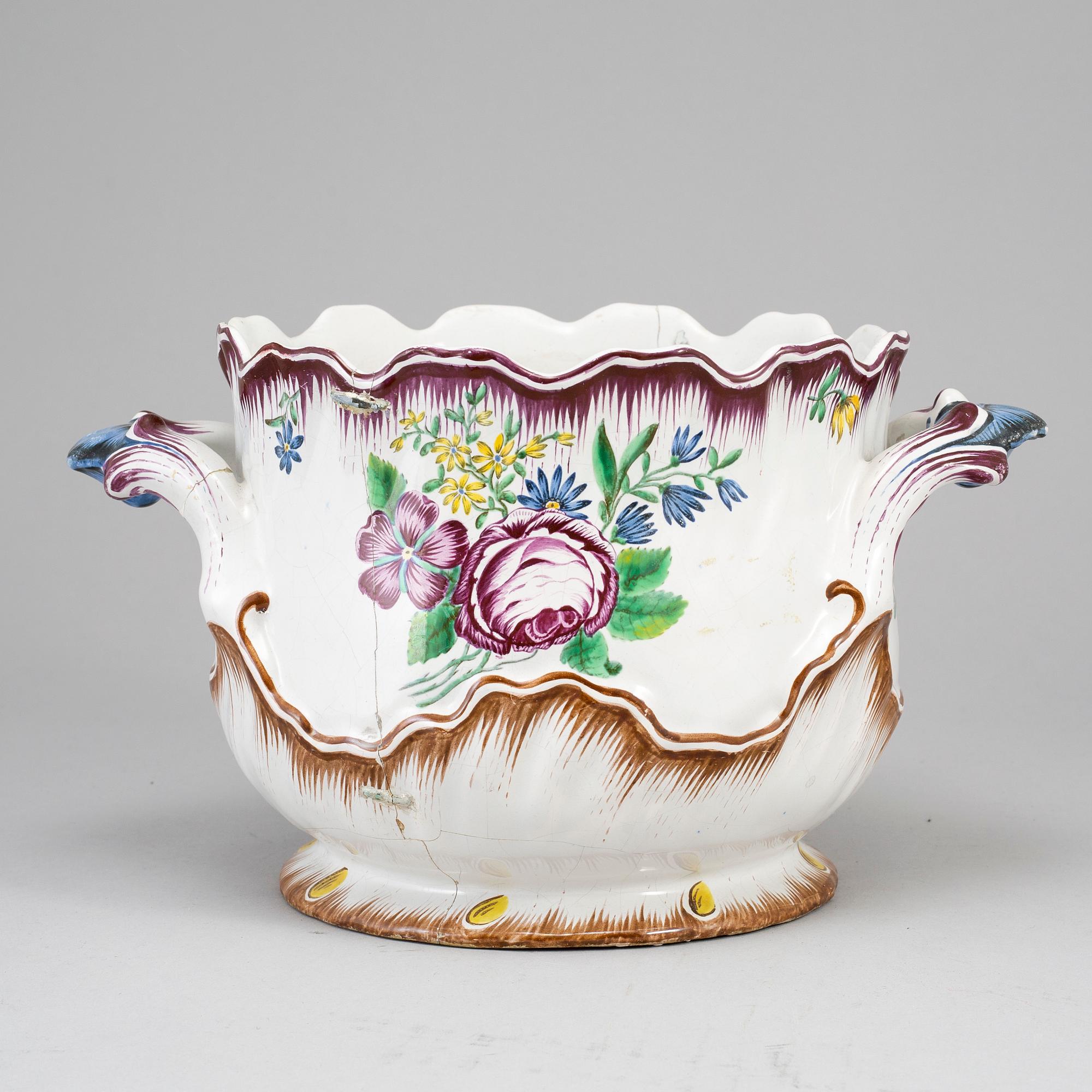 A Swedish Marieberg wine cooler, 18th Century.