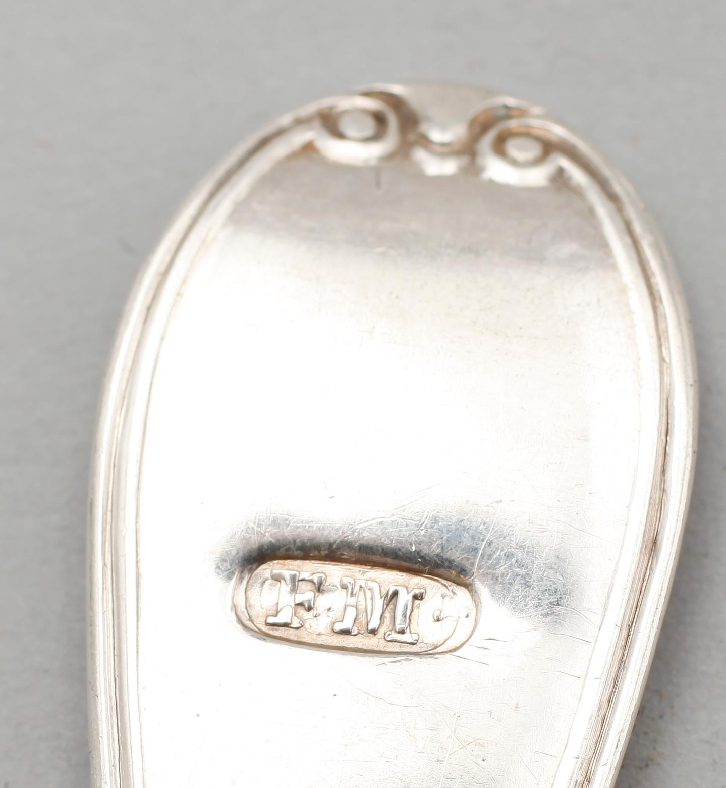 BORDSSKEDAR, 12 st (6+6), silver, varav 6 st Gustaf Möllenborg, Stockholm 1832, 6 st 1854. Total vikt ca 432 g.