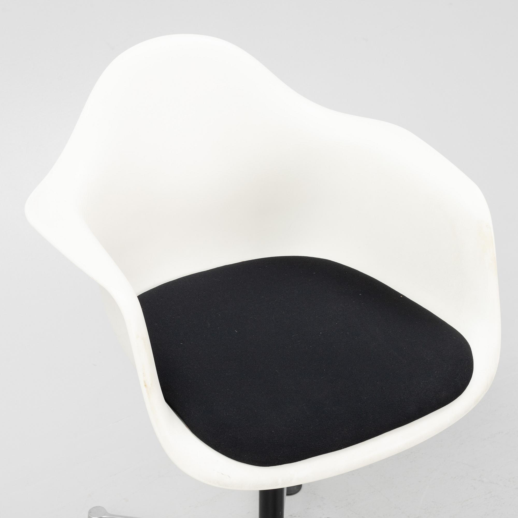 Charles & Ray Eames, a 'PACC' chair, Vitra.