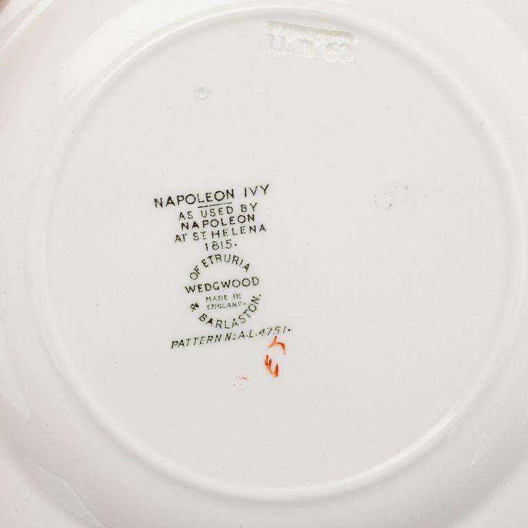 17 pieces of porcelain tableware from Wedgewood, model "Napoleon Ivy", 20th century.