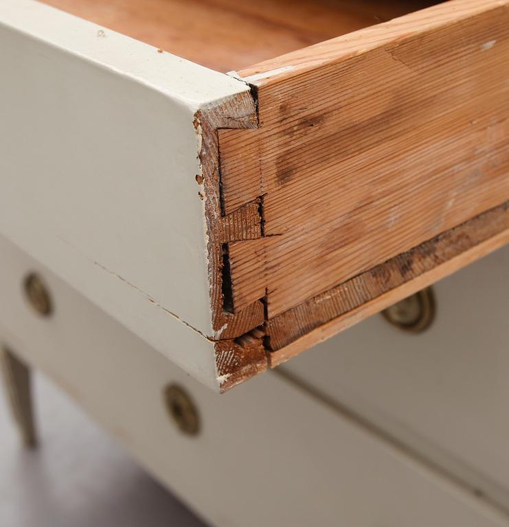 BYRÅ, sengustaviansk, omkring år 1800.