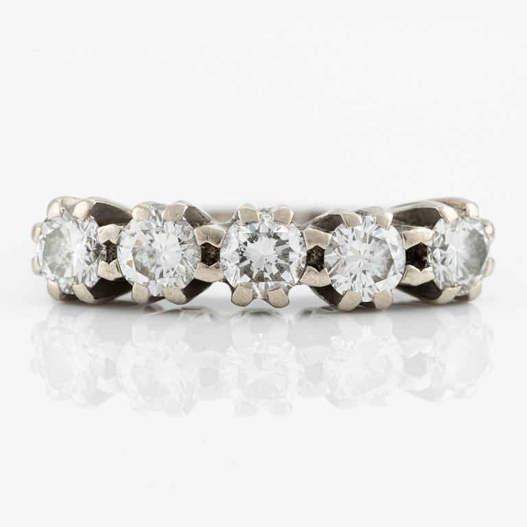 Ring, alliance, 18K white gold with brilliant-cut diamonds.