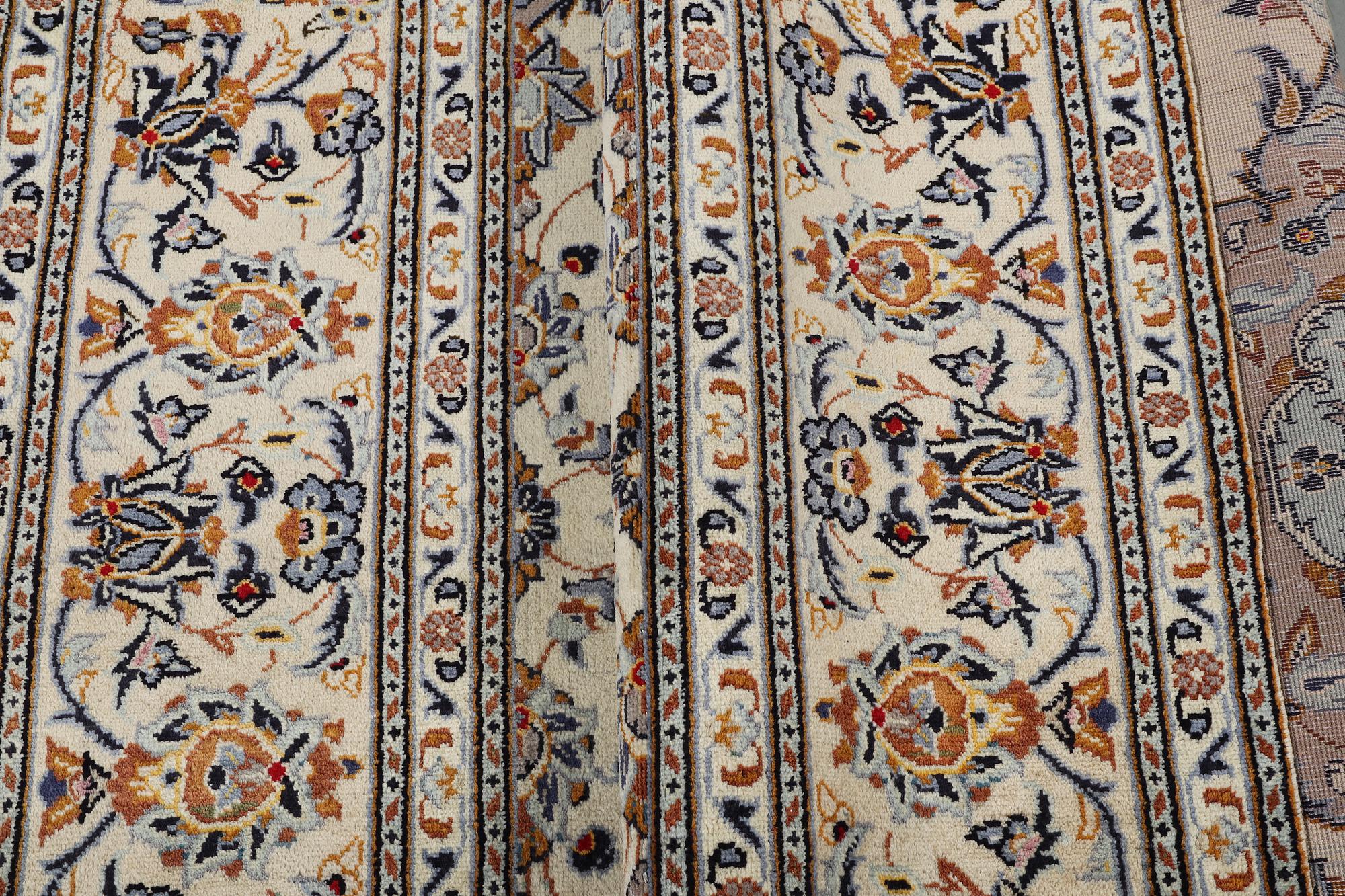 A carpet, Kashan, ca 303 x 200 cm.