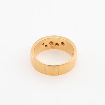 Ring 18K gold with round brilliant and single-cut diamonds.