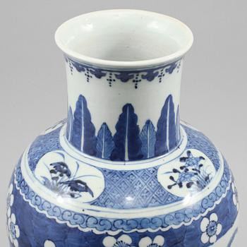 LOCKURNA, porslin, Kina, 1800-tal.