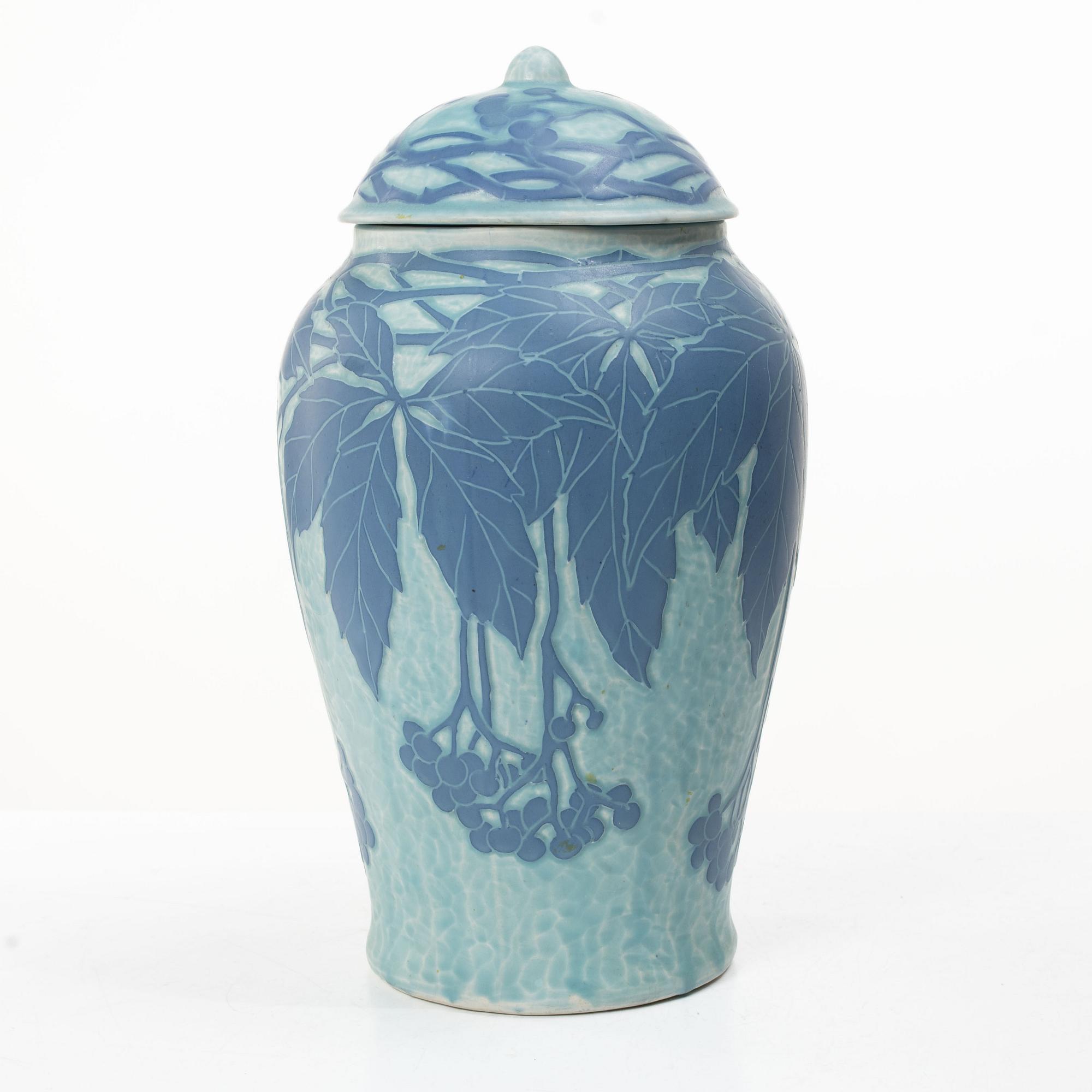 Josef Ekberg, A 'Sgrafitto' lidded creamware urn, Gustavsberg, 1924.