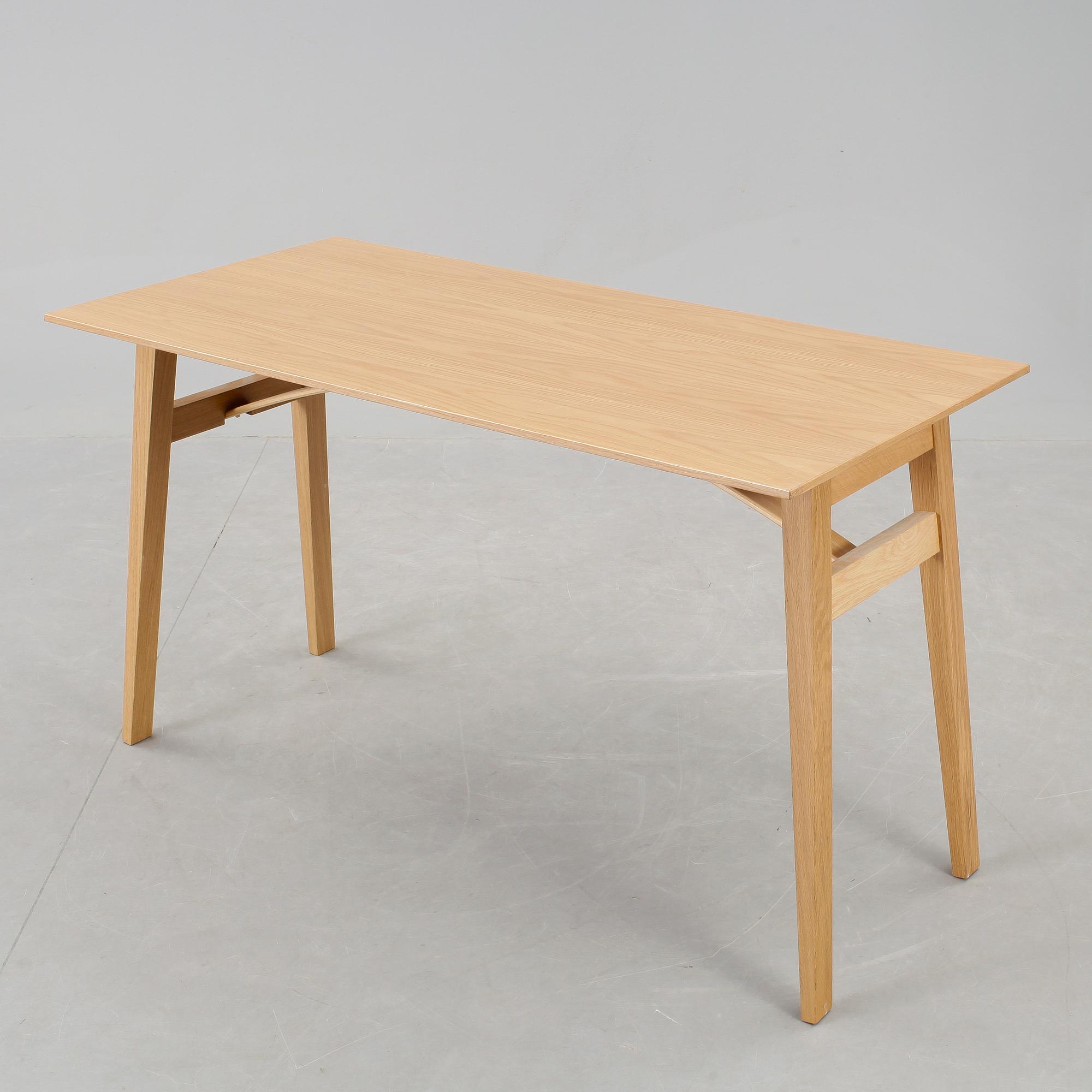 BORD, "Brygga", Åsa Johansson för Karl Andersson & Söner, formgivet 2004.