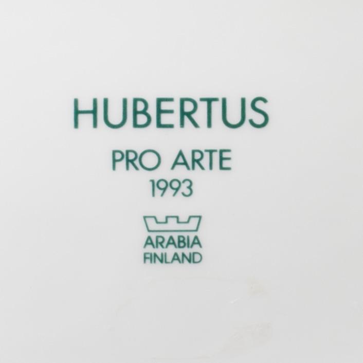 FAT, porslin, signerad DF, stämpelmärkt Hubertus Pro Arte 1993, Arabia Finland.