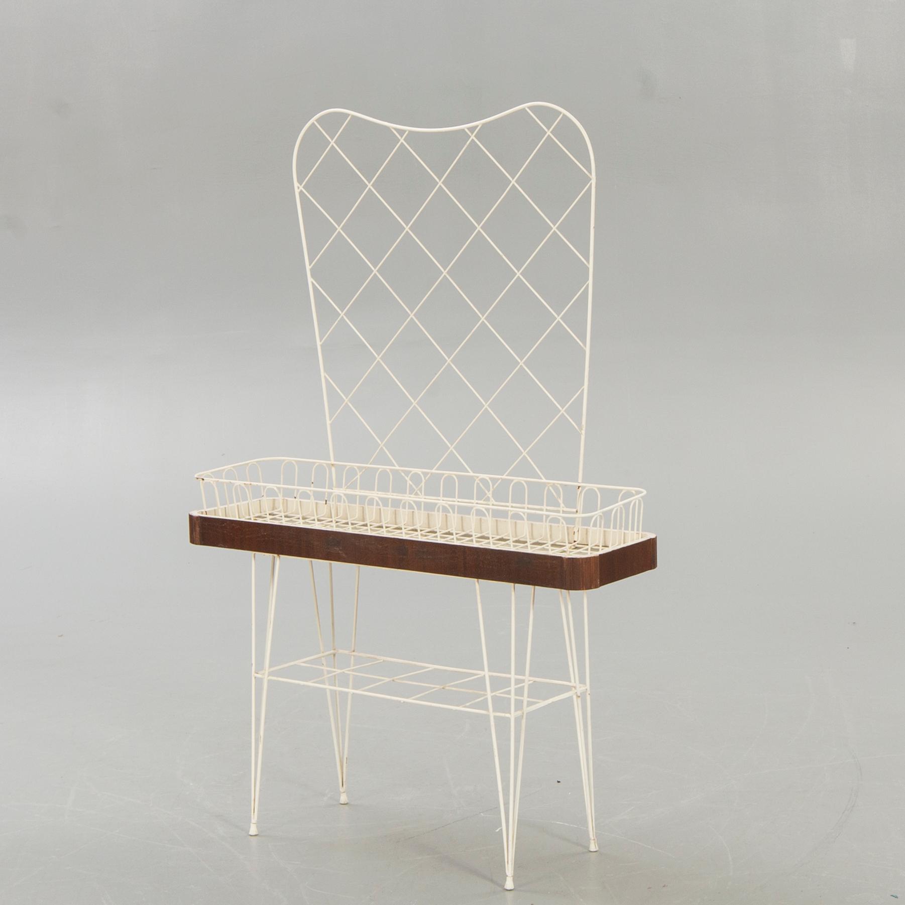 Blombord/spaljè, 1950-tal, String-modell.