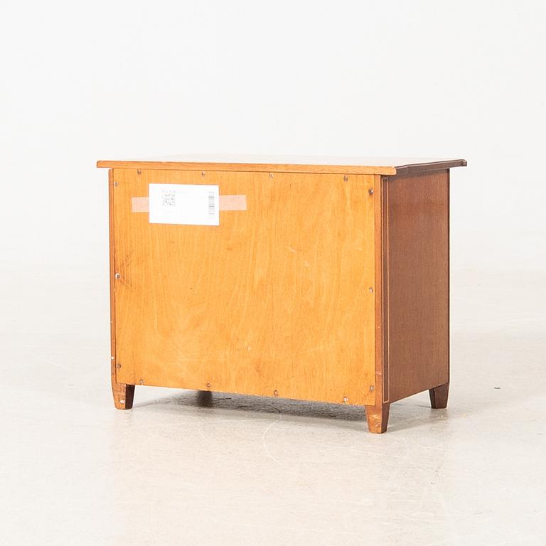 Miniature chest of drawers, early 20th century.