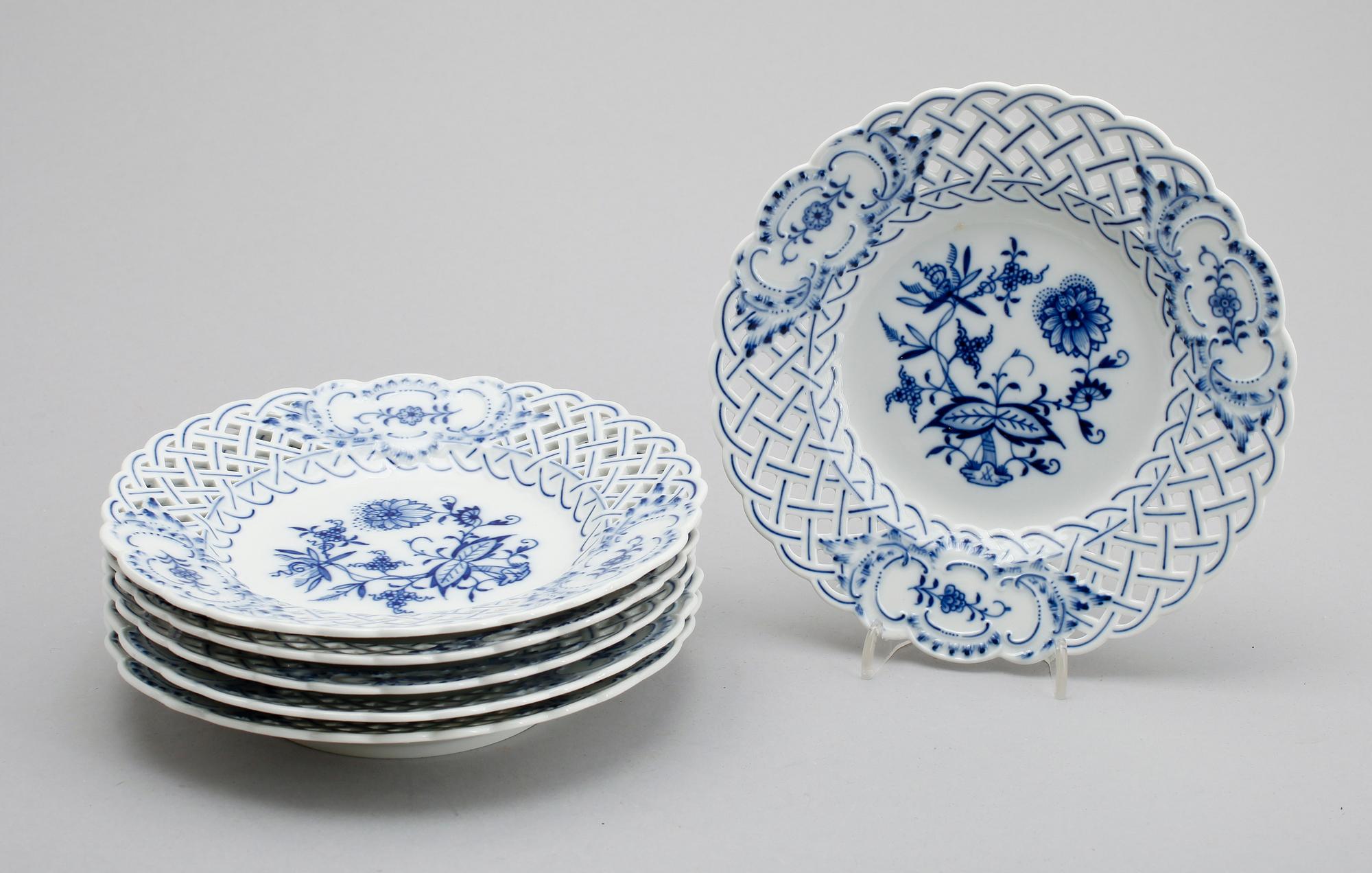 ASSIETTER, 6 st, porslin, Meissen, lökmönstret.