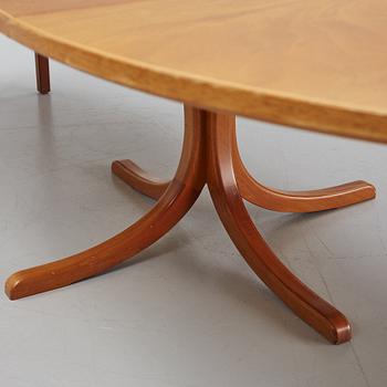 Josef Frank, a mahogany veneered model 771 dining table, Svenskt Tenn, post 1985.