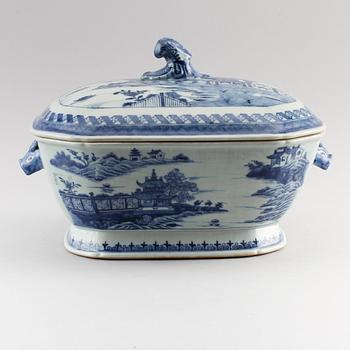 TERRIN, porslin, Kina, Qianlong 1736-1795.