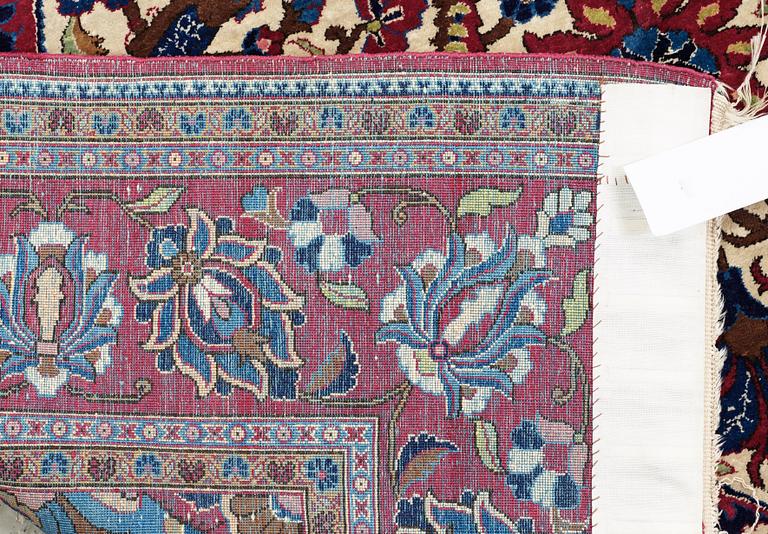 SEMI-ANTIQUE SILK KASHAN. 202 x 138,5 cm.