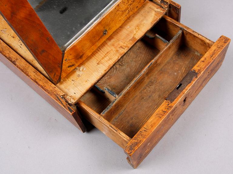 RAKSPEGEL SAMT GLASSCHATULL, 1800-tal.