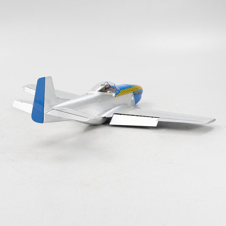 Flygplansmodell av en P-51 Mustang, Black Horse model, samtida.