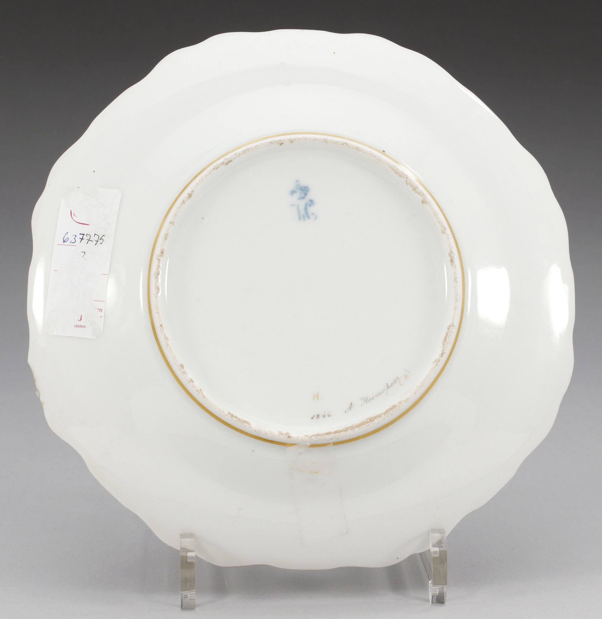 A Russian dessert dish, Imperial Porcelain manufactory, St Petersburg, period of Tsar Nicolas I, dated 1844.