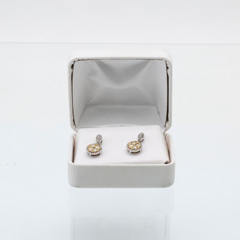 Earrings in 14K white and red gold with round brilliant-cut diamonds.